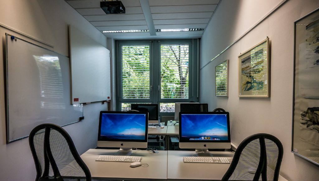 Kleiner Apple Schulungsraum mit iMacs in München